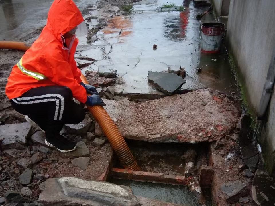 西峡专业清理污水池 炜誉市政以规范流程守护城市 “肠道”