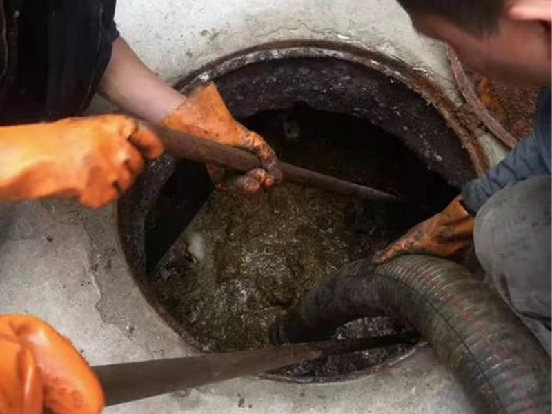 西峡清理化粪池时如何避免沼气的危害?